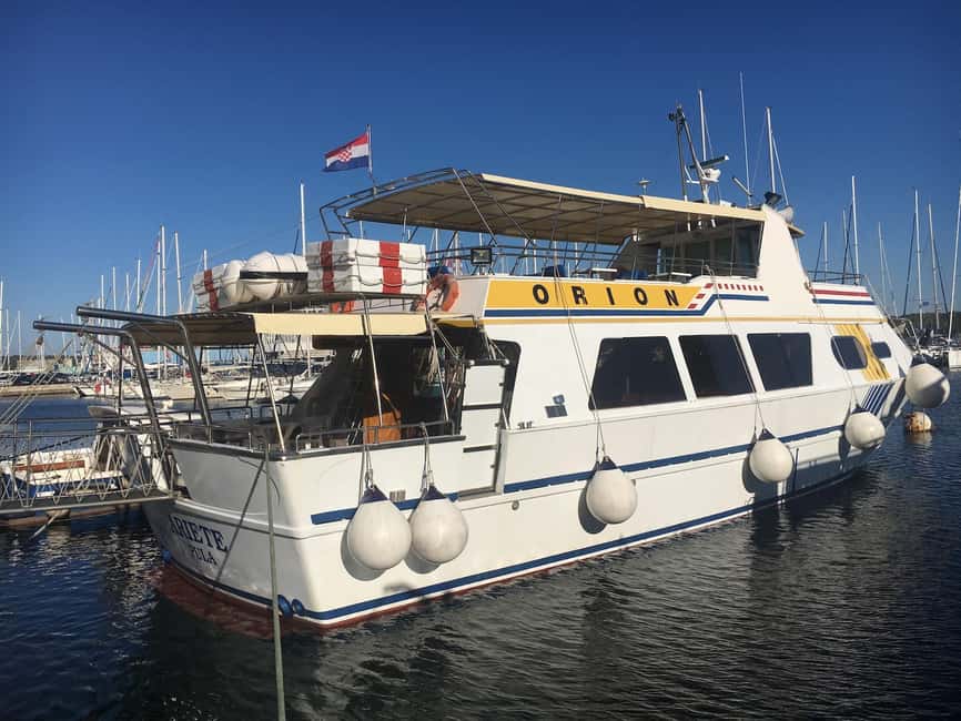 Pula: Dolphin Watching Sunset Cruise with Dinner & Drinks - Dinner choices and included drinks