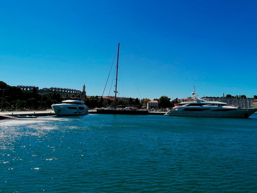 Pula: Harbor Cruise with unlimited Drinks - Punta Christo as the coastal turning point