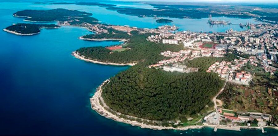 Pula: Harbor Cruise with unlimited Drinks - What the audio guide can and cannot do