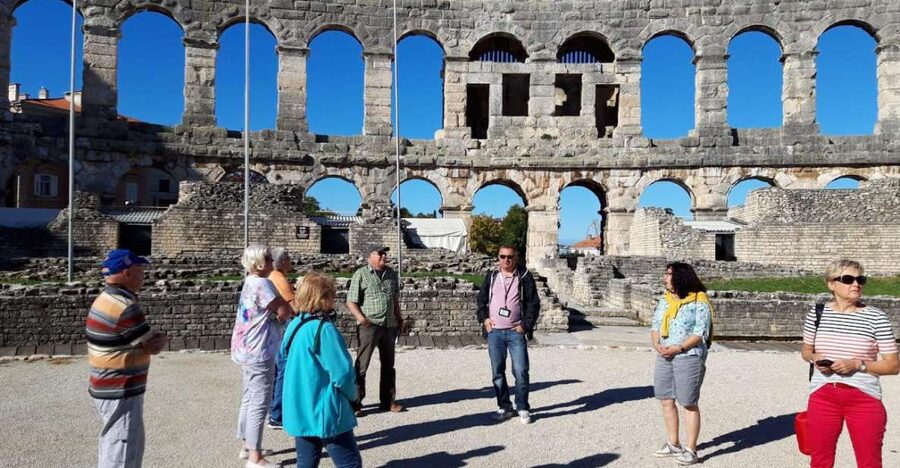 Pula: Historic Sites Private Walking Tour - Climbing to the Venetian castle