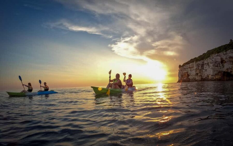 Pula: Kayaking,Snorkeling, Cliff jumping Tour with Wetsuit - Finding the start at Zelenika Beach