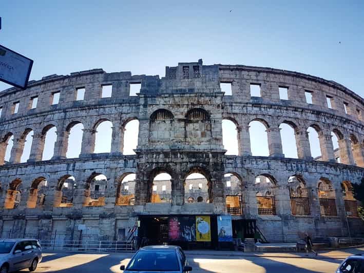 Pula: Old Town Walking Tour for Foodies with Dinner and Wine - Five stops, one complete Istrian dinner