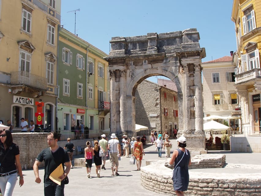 Pula: Old Town Walking Tour for Foodies with Dinner and Wine - Who should book this evening?