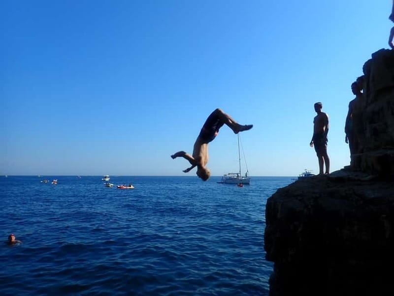 Pula: Sea Adventure – Boat, Kayak, Snorkeling & Cliff Jumps - Rocky passages and the sea cave