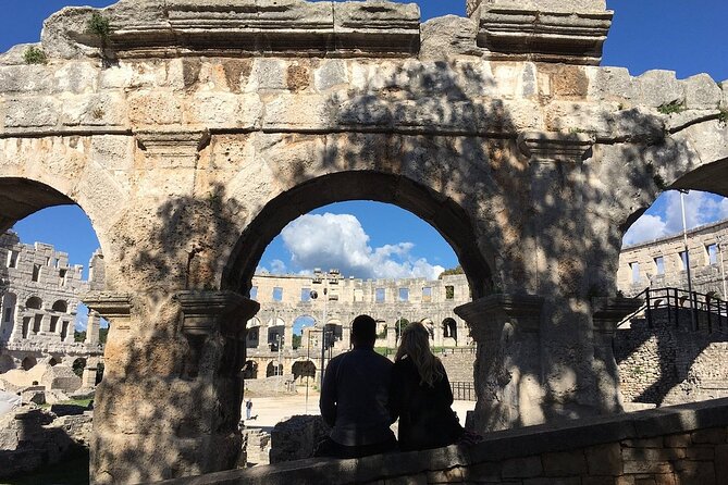 Pula walking tour - Kastel and the harbor view