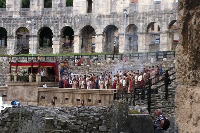 Pula walking tour - Hercules Gate and the Twin Gates finish