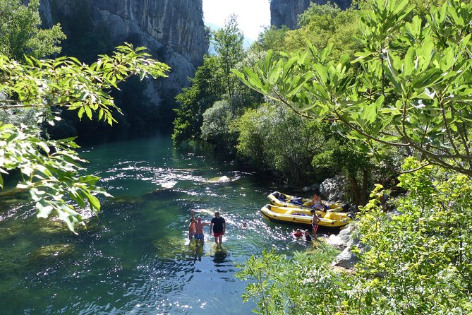 Rafting Experience in the Canyon of the River Cetina - The first rapids and the rhythm of the river