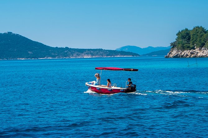 Rent a small boat without skipper - explore the islands and find hidden caves - Key points for your day on the Adriatic