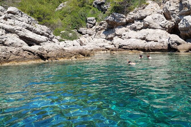 Rent a small boat without skipper - explore the islands and find hidden caves - Who should book this Dubrovnik boat day