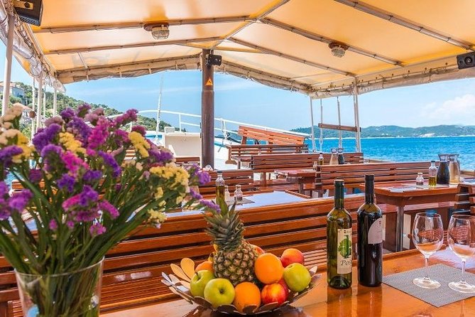 Rent a Traditional Wooden Boat (64 pax) - The boat, crew, and comfort level
