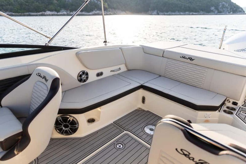Rovinj: Dolphin Watching Sunset Speedboat Tour with Drinks - The 20-minute speedboat run into the archipelago