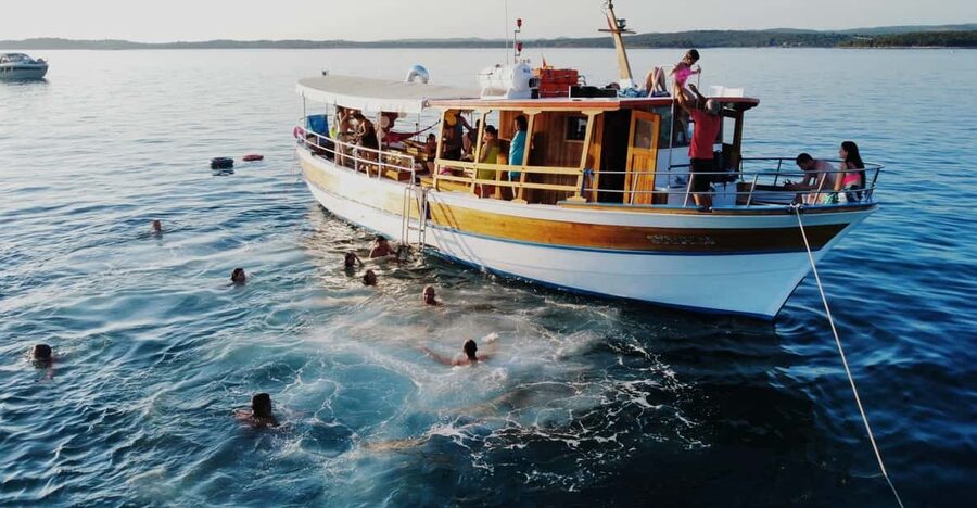 Rovinj half-day cruise: swim stops, drinks & brunch included - Setting out from Villas Rubin