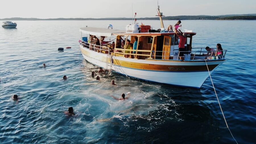 Rovinj half-day cruise: swim stops, drinks & brunch included - Rovinj from the water in the morning