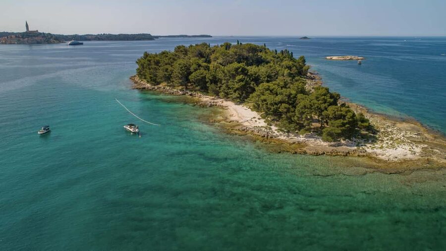 Rovinj: Luxury Island Hopping with Swimming & Snorkeling - Around the outer island and lighthouse