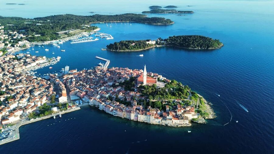 Rovinj: Red Island and Pirate Cave speedboat tour - Why this short boat trip works well in Rovinj