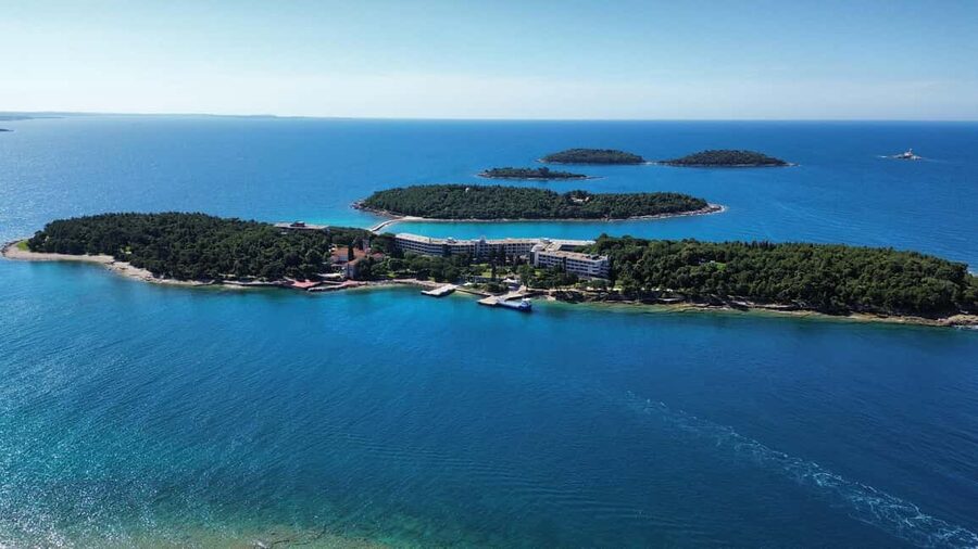 Rovinj: Red Island and Pirate Cave speedboat tour - Red Island is two islands, not one empty beach