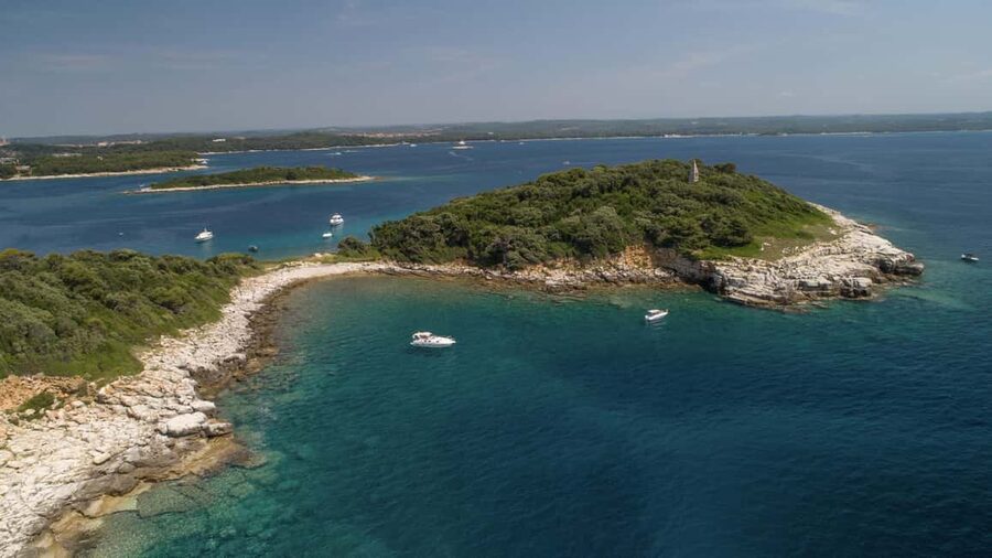 Rovinj: Rovinj Archipelago and South Coves Speedboat Tour - Four hours around Rovinj’s island chain