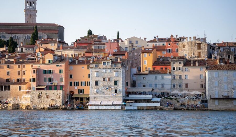 Rovinj: Sunrise Dolphins & Fishermen at Work Speedboat Tour - Sunrise over the sea, then Rovinj from the water