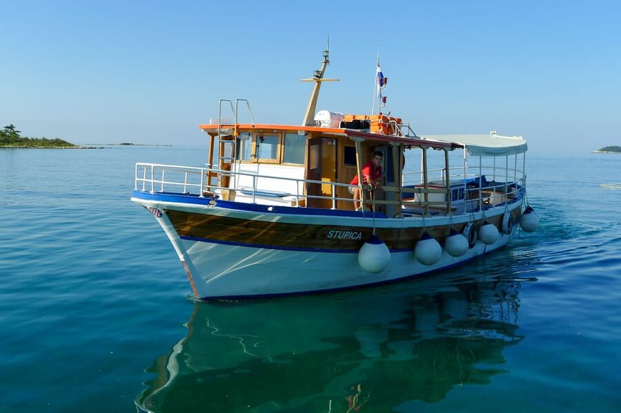 Rovinj: Sunset Cruise with Swim Stop, Drinks, and Fruits - Drinks, fruit, and the small details