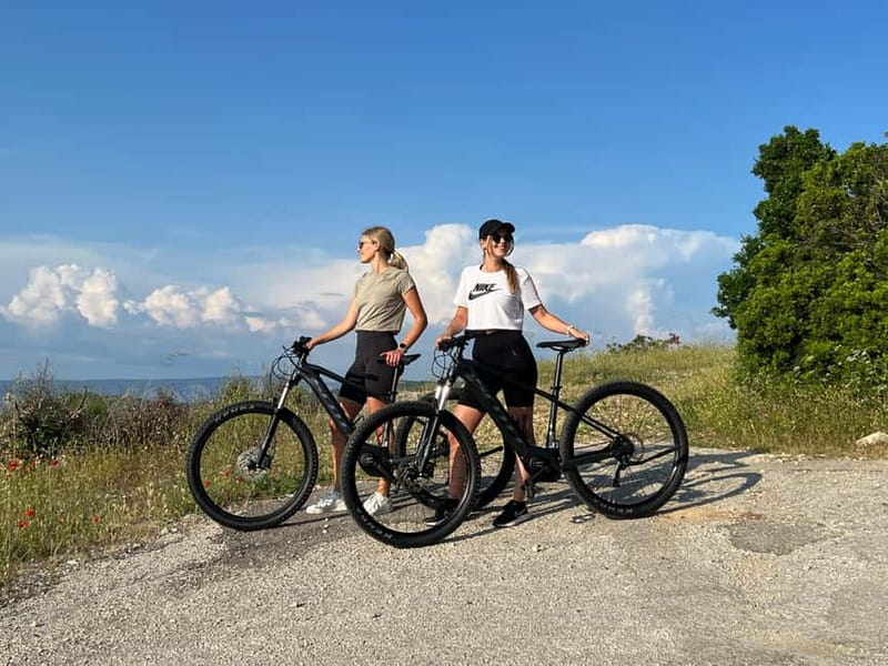 Self-guided mountain bike tour (non-electric) - Riding beyond Hvar’s crowded waterfront