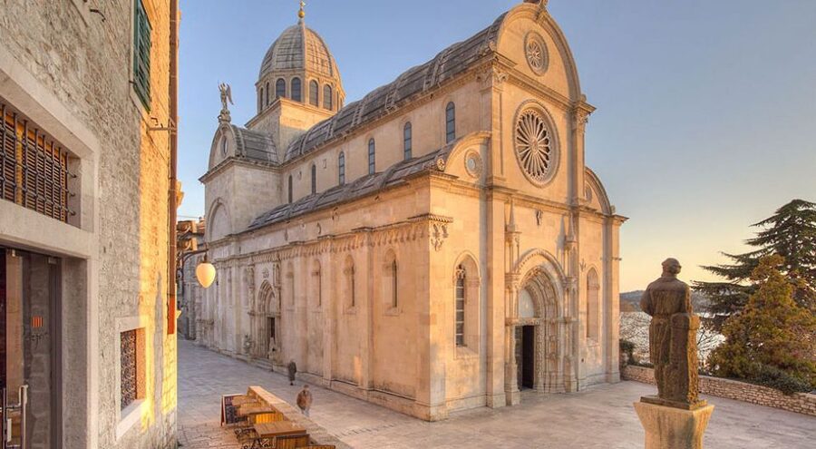 Šibenik walking tour in one hour! - Starting at St Frane Monastery and the Eastern Gates