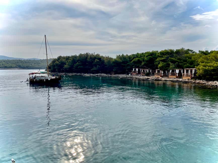 Speedboat to 3 islands: Hvar, Brač, Zečevo with watersports - The crew and guiding style