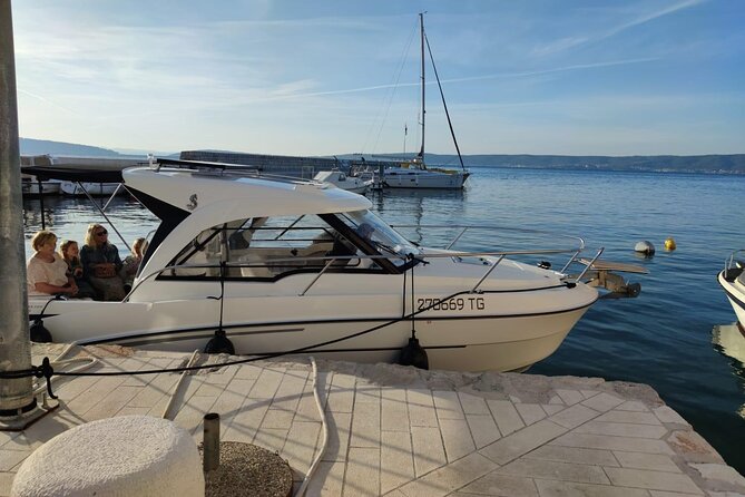 Speedboat transfer from Hvar town (Water taxi transfer) to Airport Split - Who should book this private boat ride