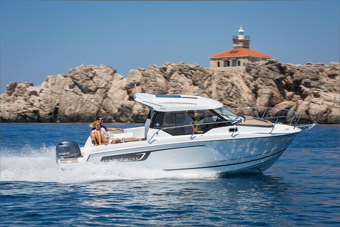 Speedboat transfer from Hvar town (Water taxi transfer) to Airport Split - Leaving Hvar town from Riva 3