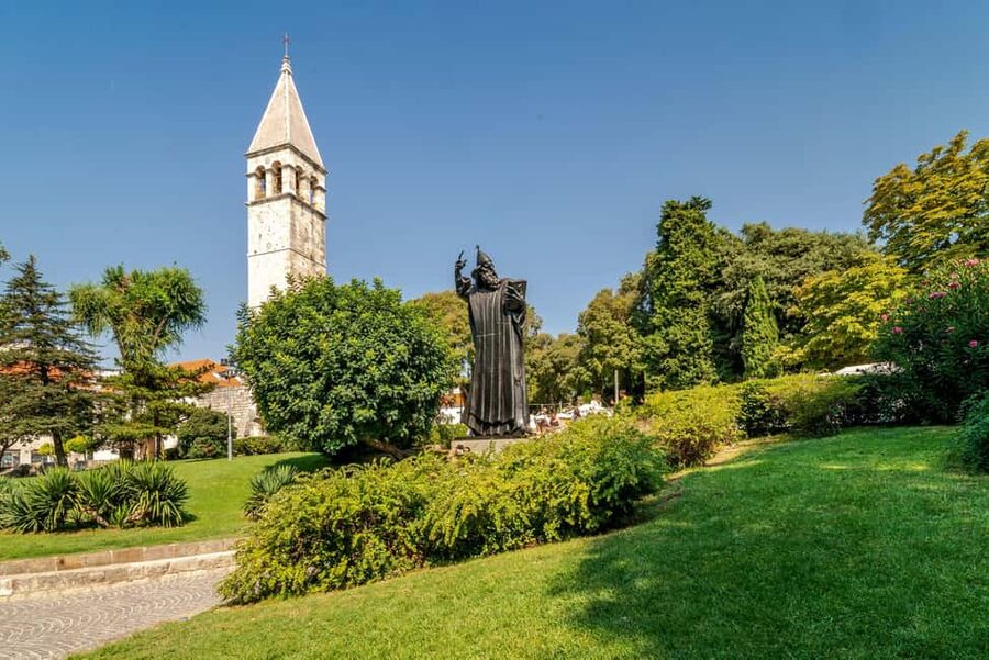 Split: 1.5-Hour Walking Tour and Diocletian's Palace - Peristyle, the sphinx, and Saint Domnius Cathedral