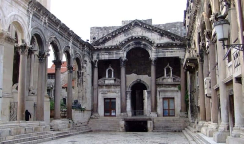 Split and Salona Cultural Heritage Day Tour from Trogir - Walking through an emperor’s palace in Split