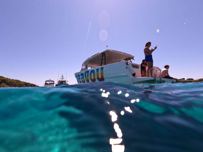 Split: Bisevo, Vis, and Hvar Boat Tour with Snorkel Stops - A scenic cruise past the Pakleni islands