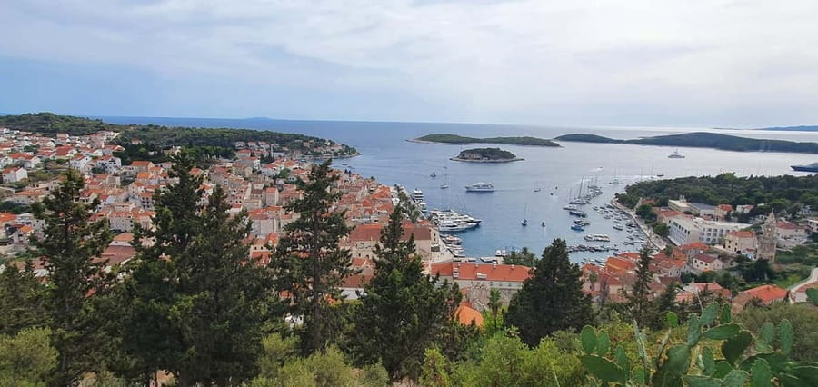 Split: Blue Cave & 5 Island Tour - Stiniva Bay is about the setting, not a long stay
