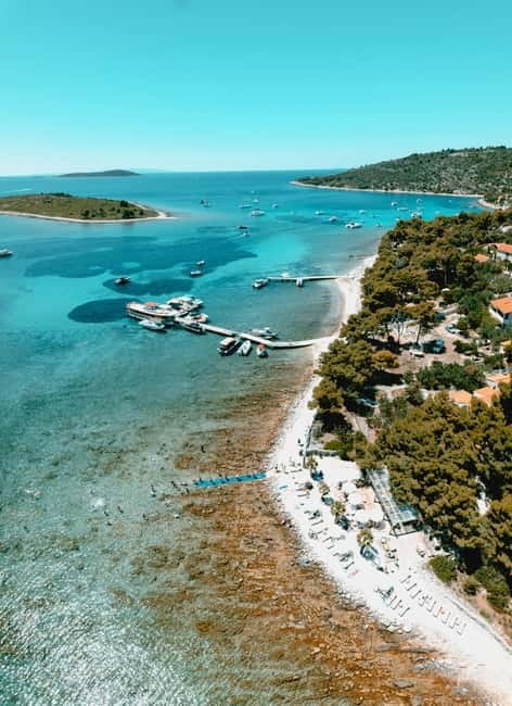 Split: Blue Lagoon & 3 Islands Speedboat Tour - Maslinica and the quieter side of Šolta