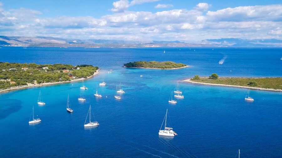 Split: Blue Lagoon and Šolta Boat Tour with Lunch and Drinks - Lunch, wine, and drinks on board