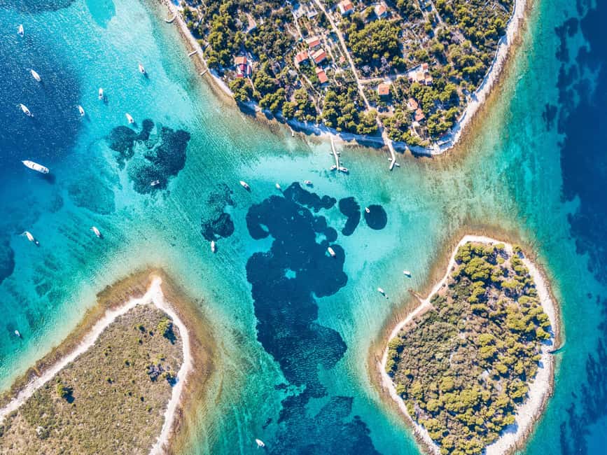 Split: Blue Lagoon and Šolta Boat Tour with Lunch and Drinks - Finding the Kontesa shipwreck at Nečujam Bay