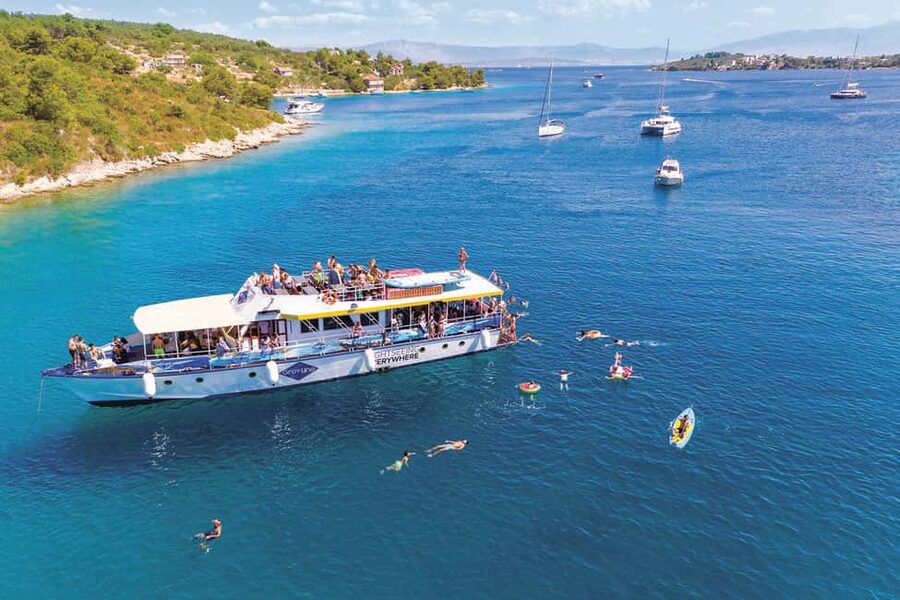 Split: Blue Lagoon, Shipwreck, & Šolta with Lunch & Drinks - Nečujam and the shipwreck in Shipwreck Bay