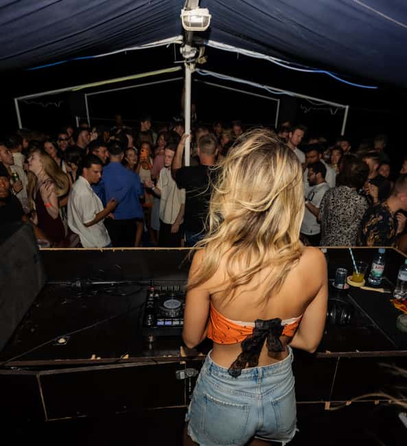 Split: Boat Crawl with Nightclub Access, Shots, & Boat Party - Music, photography, and the atmosphere