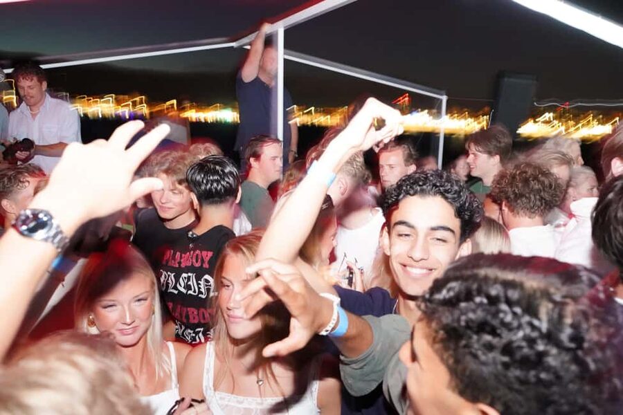 Split: Boat Crawl with Nightclub Access, Shots, & Boat Party - Four hours goes quickly
