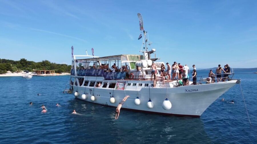 Split: Captain’s Boat Party – Blue Lagoon, DJ & Free Shots - Who will have the best time