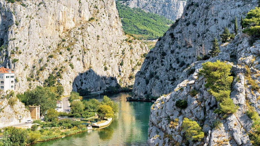 Split: Cetina River Rafting Tour with Instructor - Meeting the instructors and getting ready