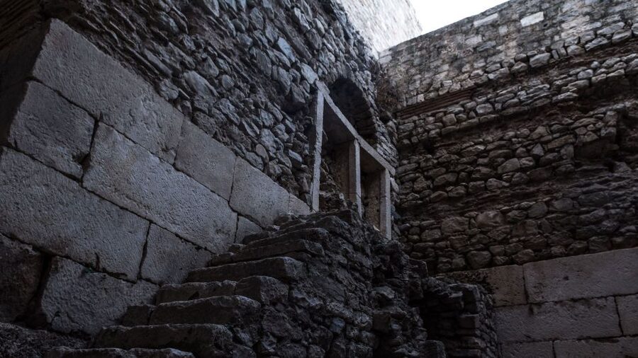 Split: Game of Thrones Tour with Diocletian's Palace Cellar - Vestibul and the palace streets
