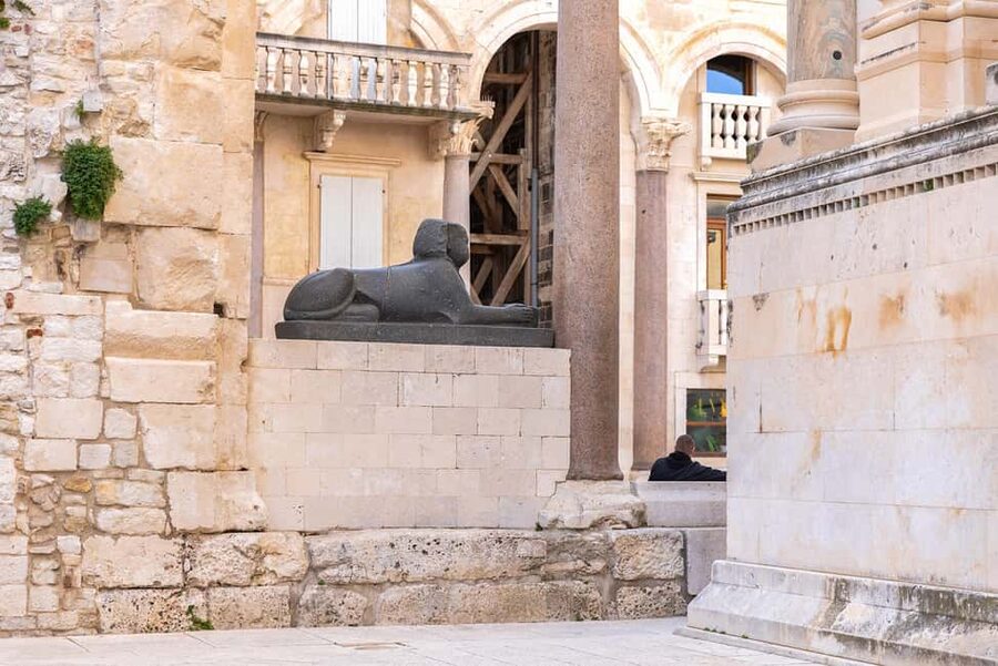 Split: Group or Private Walking Tour with Art Historian - Ending toward Varoš