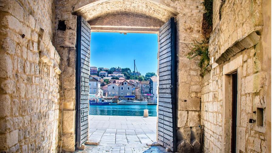 Split: Half-Day Blue Lagoon, Shipwreck, and Trogir Boat Tour - What the $72 price really covers