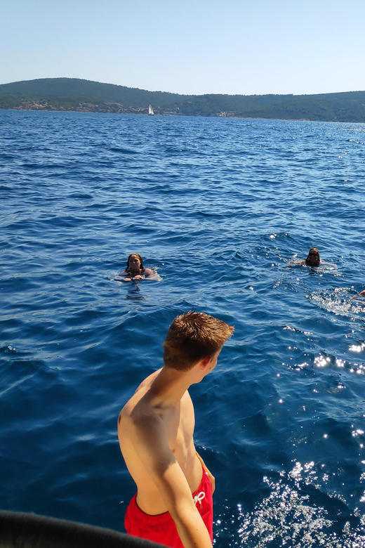 Split: Half Day Sailing Tour with Swim Stop, Snacks and Wine - Should you book Marinero Sailing Split?