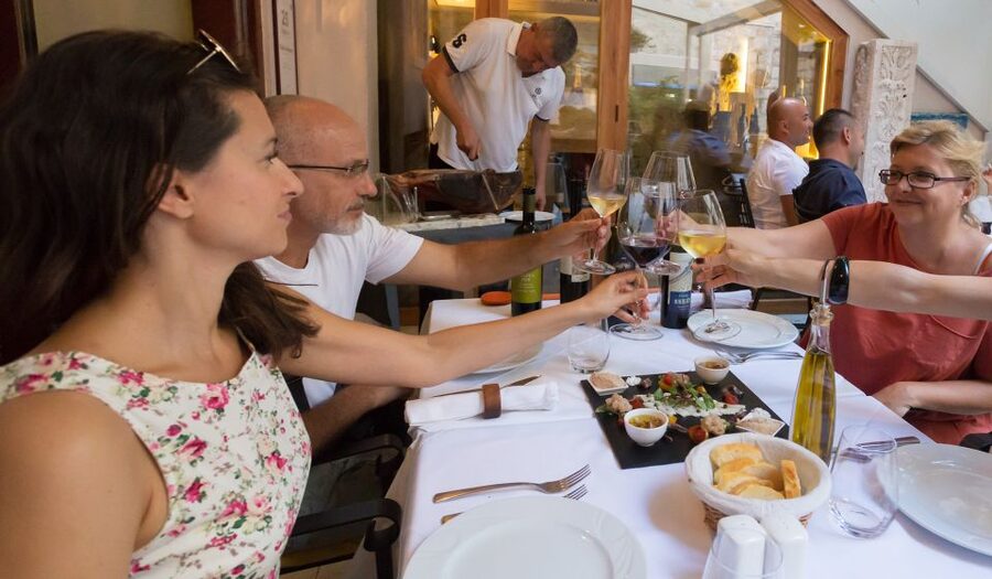 Split: Historical & Gastro Treasures Tour with Green Market - Start at the Green Market with a Dalmatian brunch