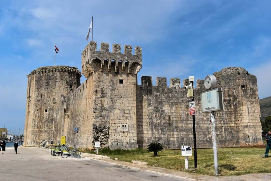 Split: Historical Tour of Salona, Klis Fortress and Trogir - Klis Fortress: history above the Split plain