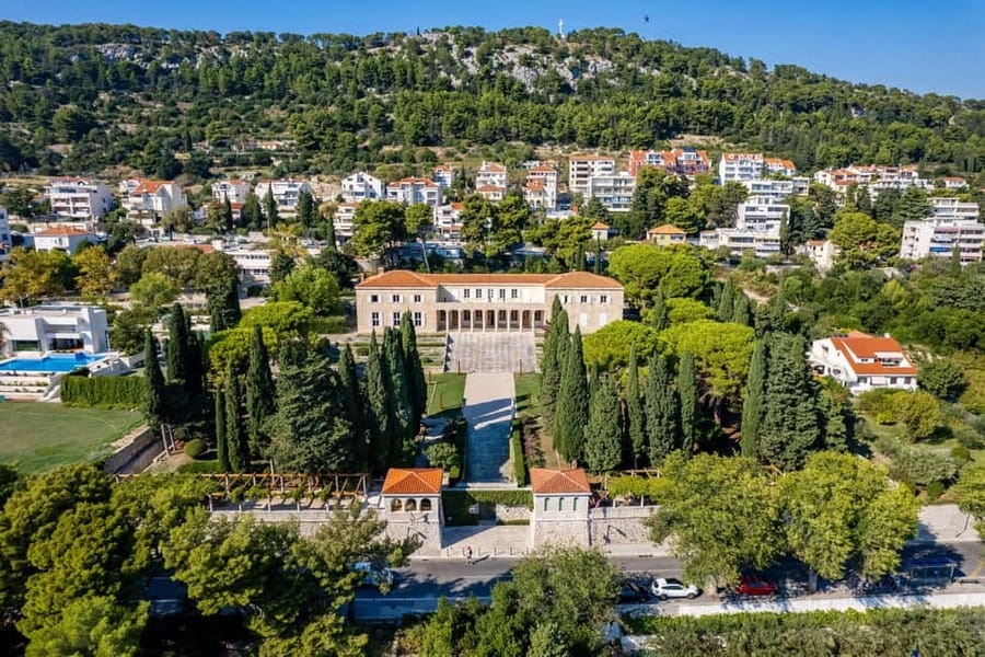 Split: Jewish Heritage & Diocletian's Palace Walking Tour - Walking through Diocletian’s Palace