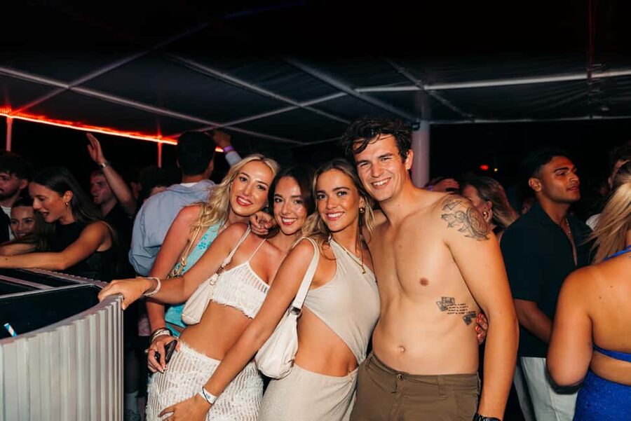 Split: Night Boat Party with Free Shots, Dj and After Party - The Beach Club Stop Adds a Change of Scene