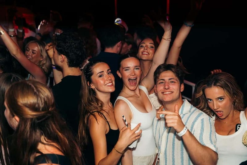 Split: Night Boat Party with Free Shots, Dj and After Party - Who Will Enjoy This Night Most?