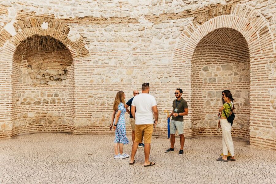 Split: Old Town and Diocletian Palace Walking Tour - Choosing between 90 minutes and six hours